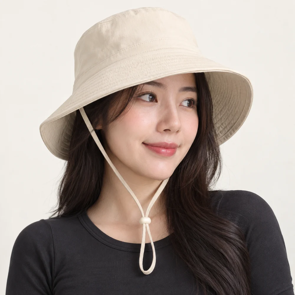 Mũ tai bèo có dây nỉ màu kem form đứng